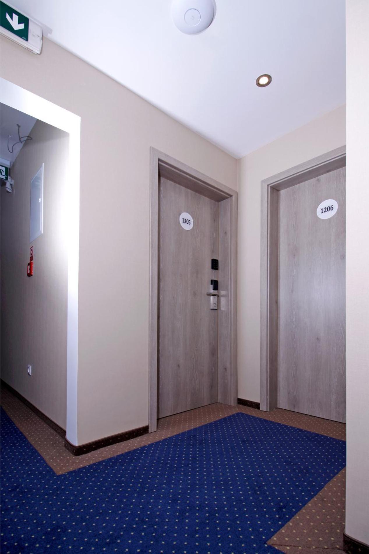 Aviator Garni Hotel Bratislava Exterior photo