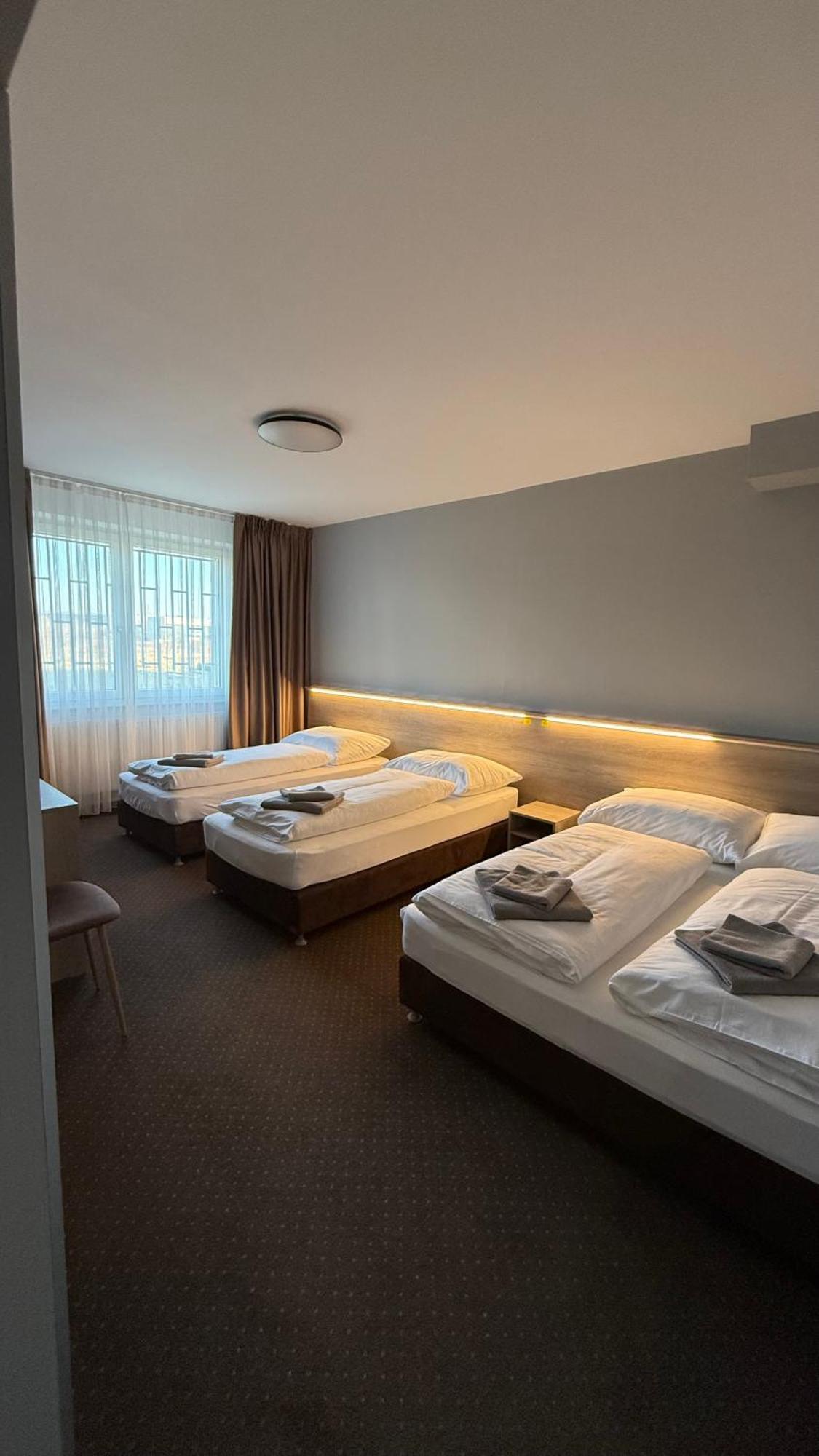Aviator Garni Hotel Bratislava Exterior photo