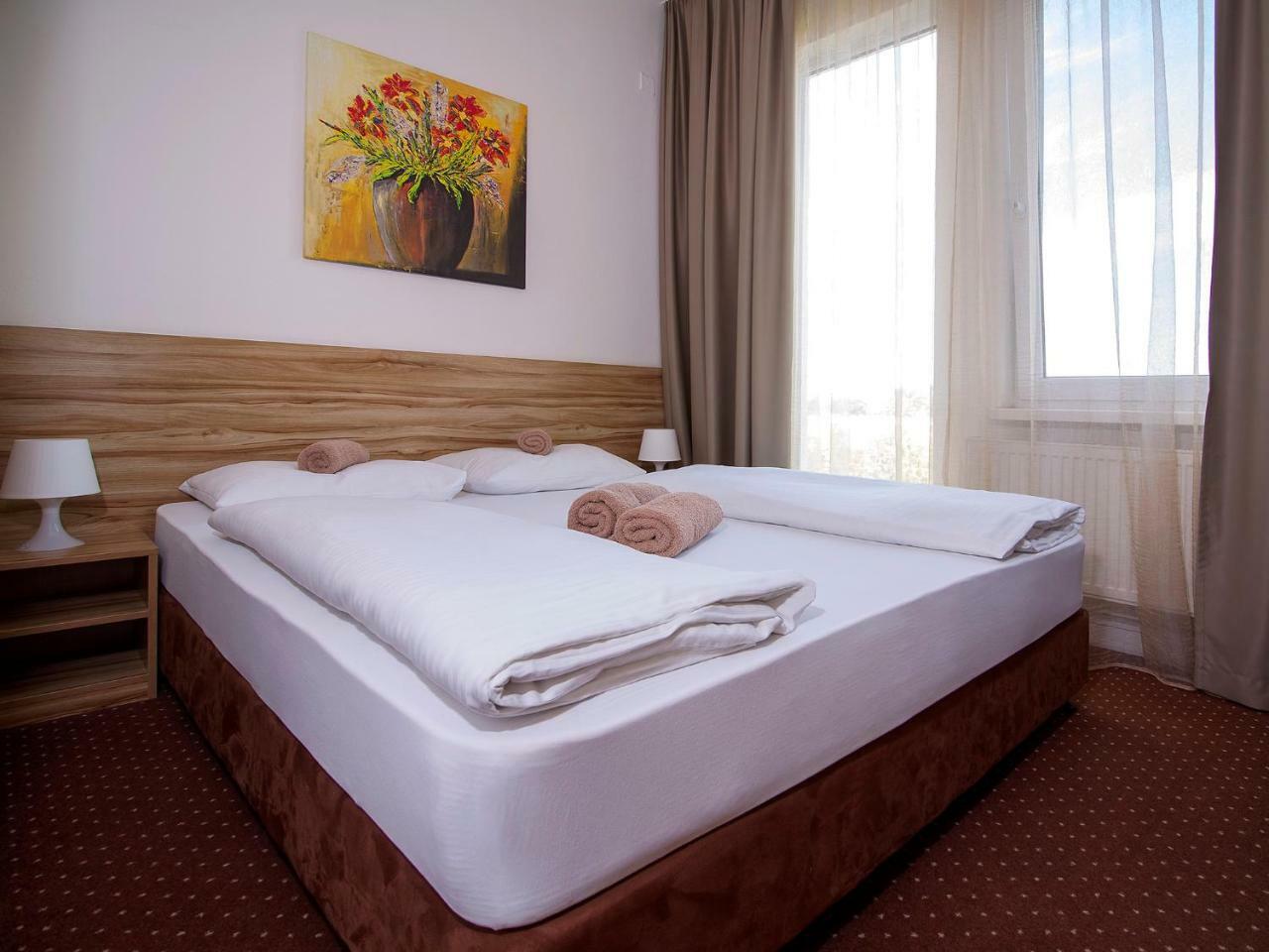 Aviator Garni Hotel Bratislava Exterior photo